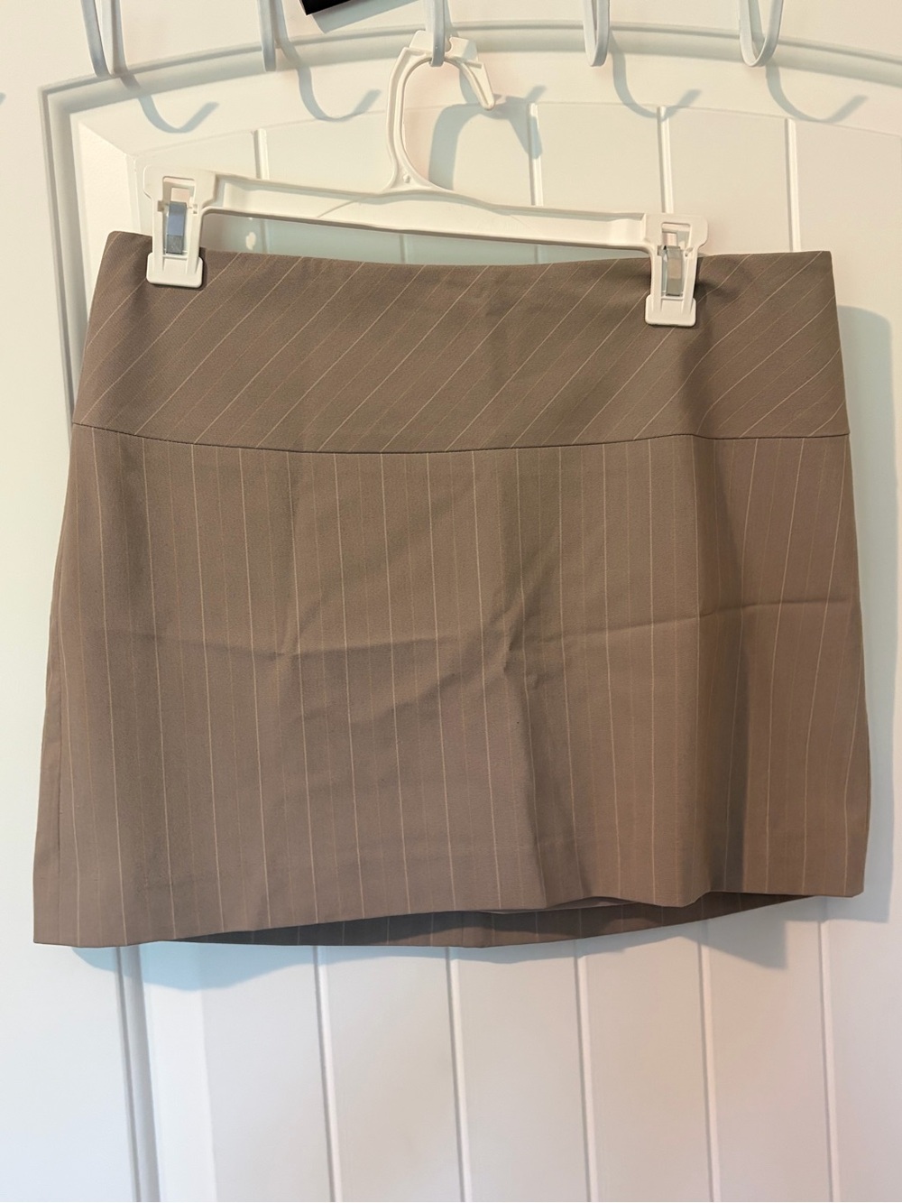 Express size 4 women’s mini skirt khaki striped lined suiting Sexy!